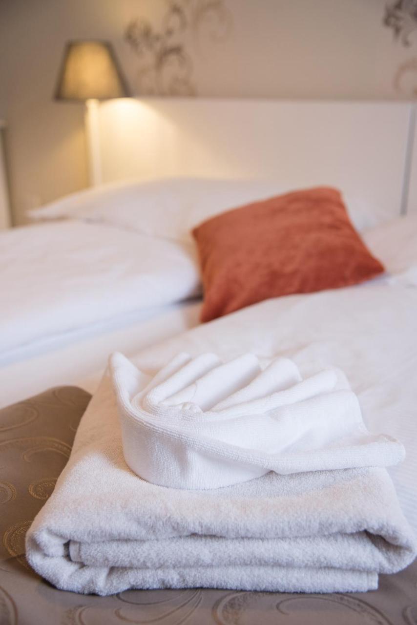 Astoria Panzio Bed & Breakfast Hévíz Dış mekan fotoğraf