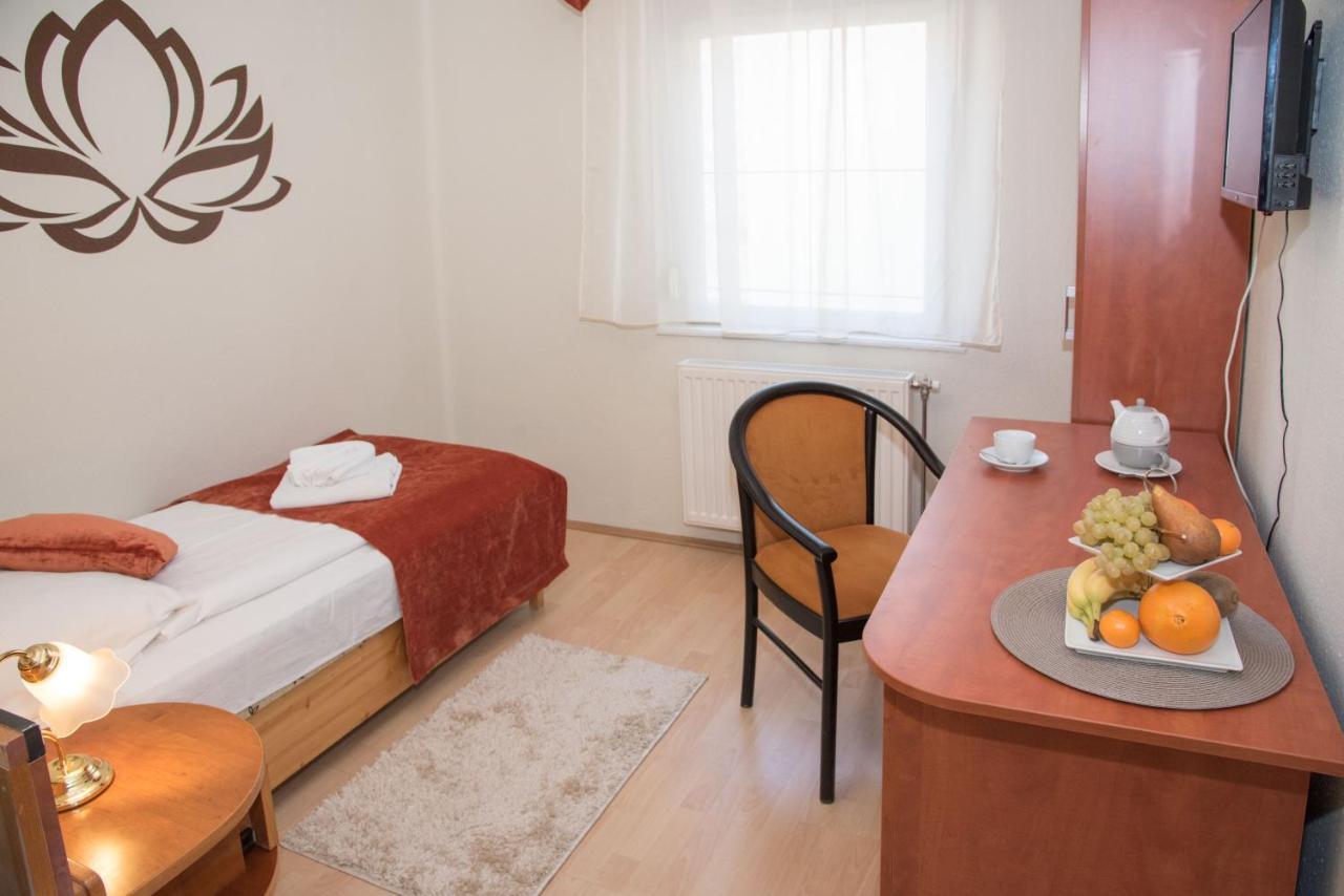 Astoria Panzio Bed & Breakfast Hévíz Dış mekan fotoğraf