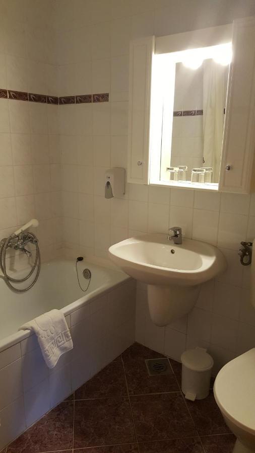Astoria Panzio Bed & Breakfast Hévíz Dış mekan fotoğraf